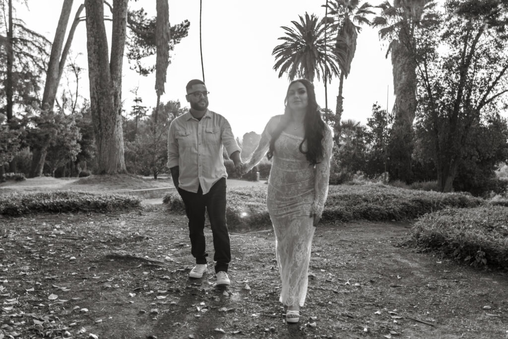 Black & white photo of couple at Prospect Park Redlands